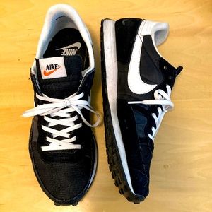 RETRO NIKE. SIZE 11. CLEAN